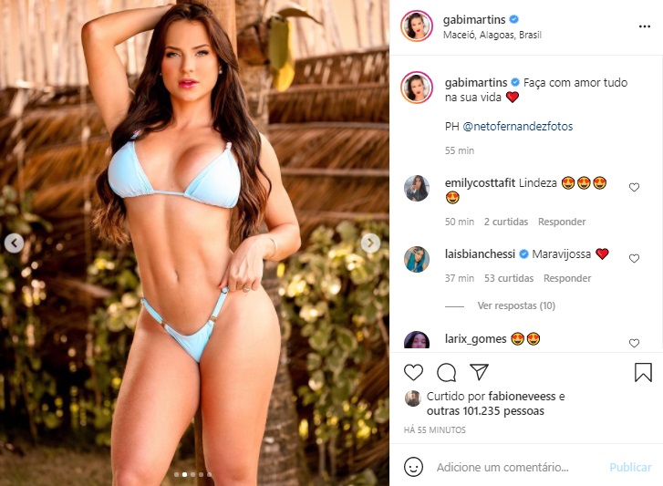 Gabi Martins agita web ao surgir de biquíni em ensaio fotográfico