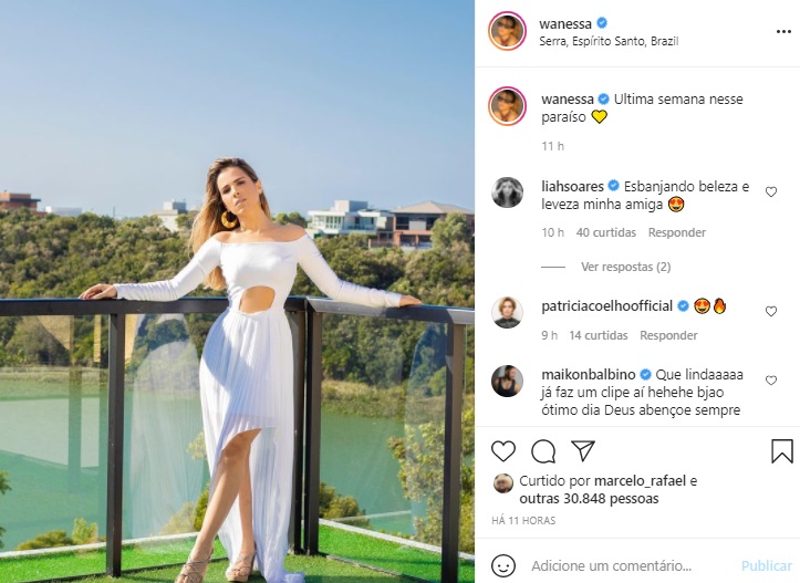 Wanessa Camargo esbanja beleza ao surgir com look todo branco