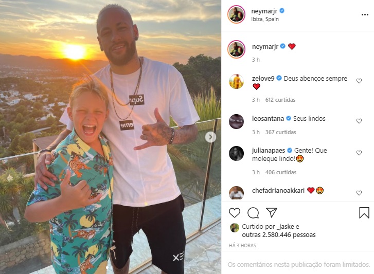 Neymar Jr impressiona web ao mostrar foto com filho