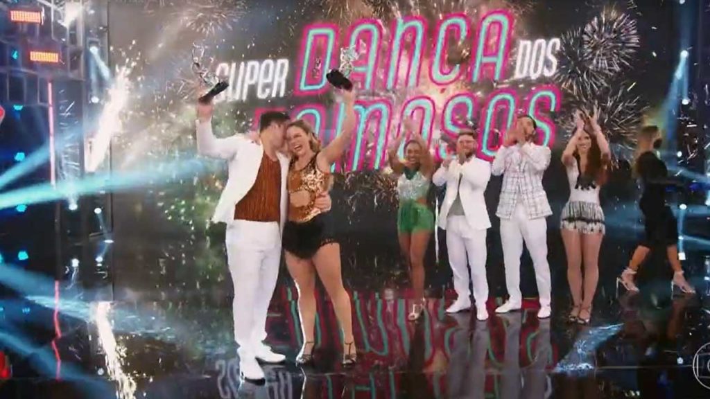 Paolla Oliveira e Leandro Azevedo vencem a Super Dança dos Famosos - Crédito: Reprodução / Globo