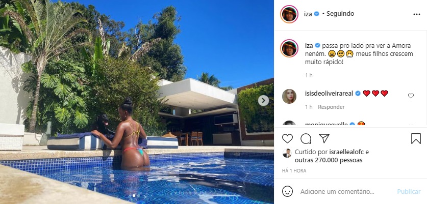 De biquíni, Iza curte dia na piscina