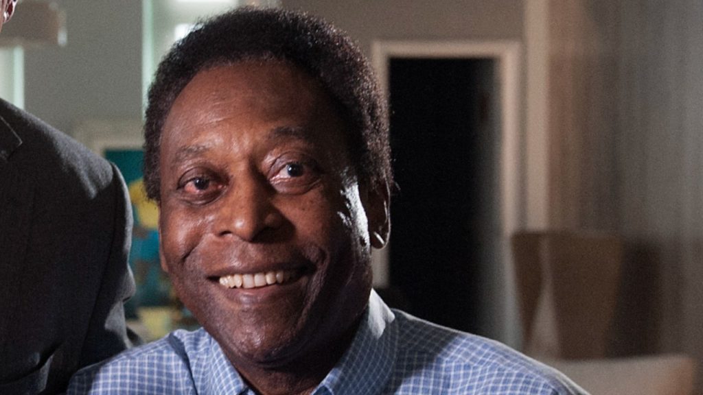 Pelé passa por cirurgia em São Paulo