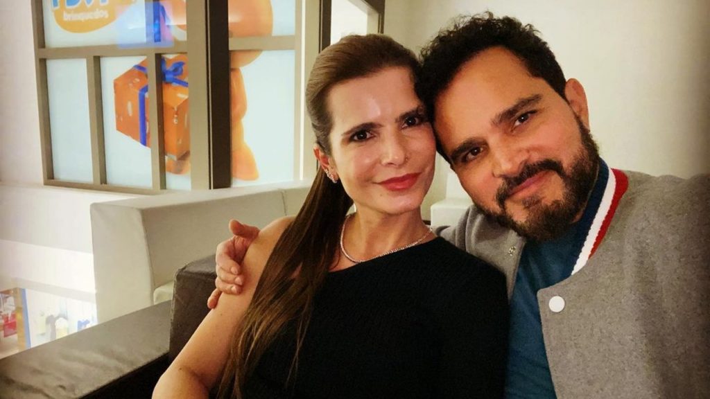 Luciano Camargo celebra união de 18 anos com a esposa