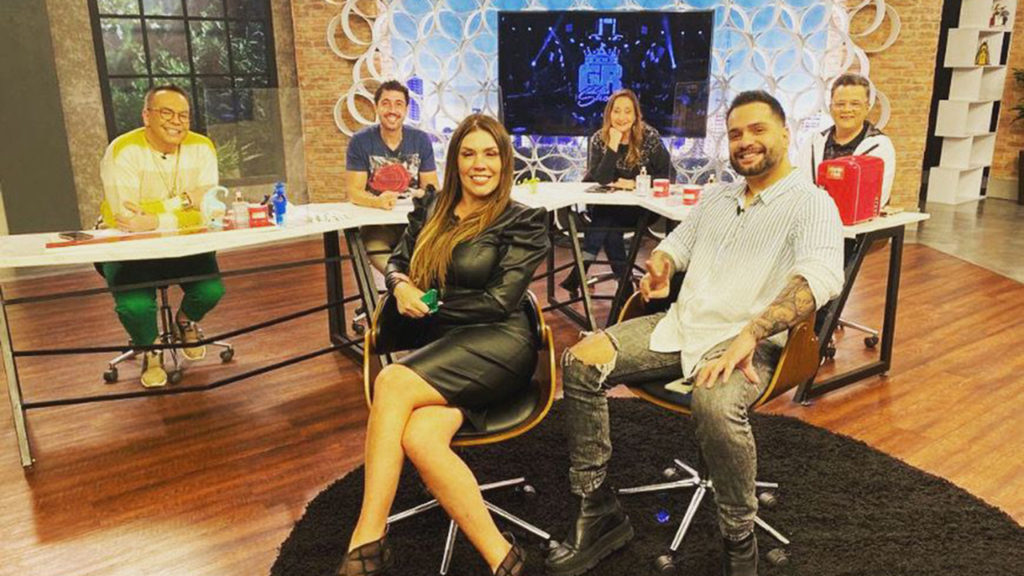 Simony e o noivo participam do programa A Tarde É Sua - Crédito: Divulgação / Juliano Mendes Assessoria