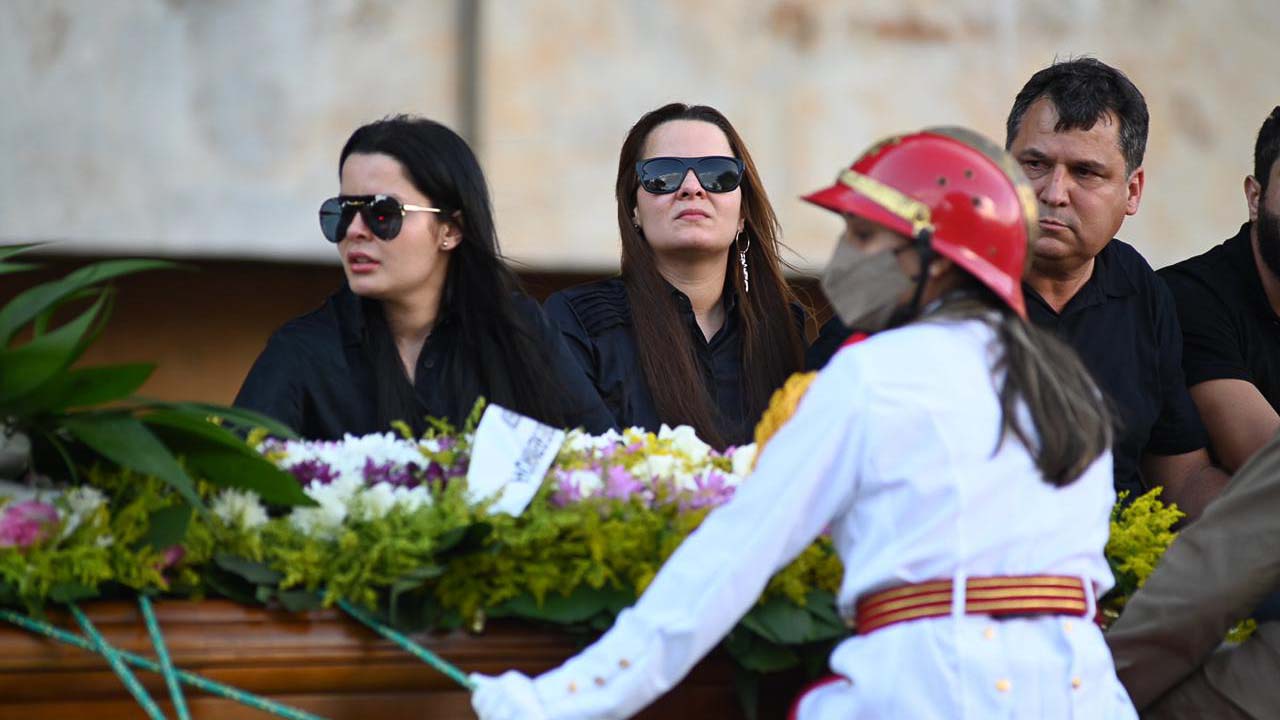 Cortejo para a despedida da cantora Marília Mendonça - Cristiano Borges e Júnior Guimarães/ AgNews