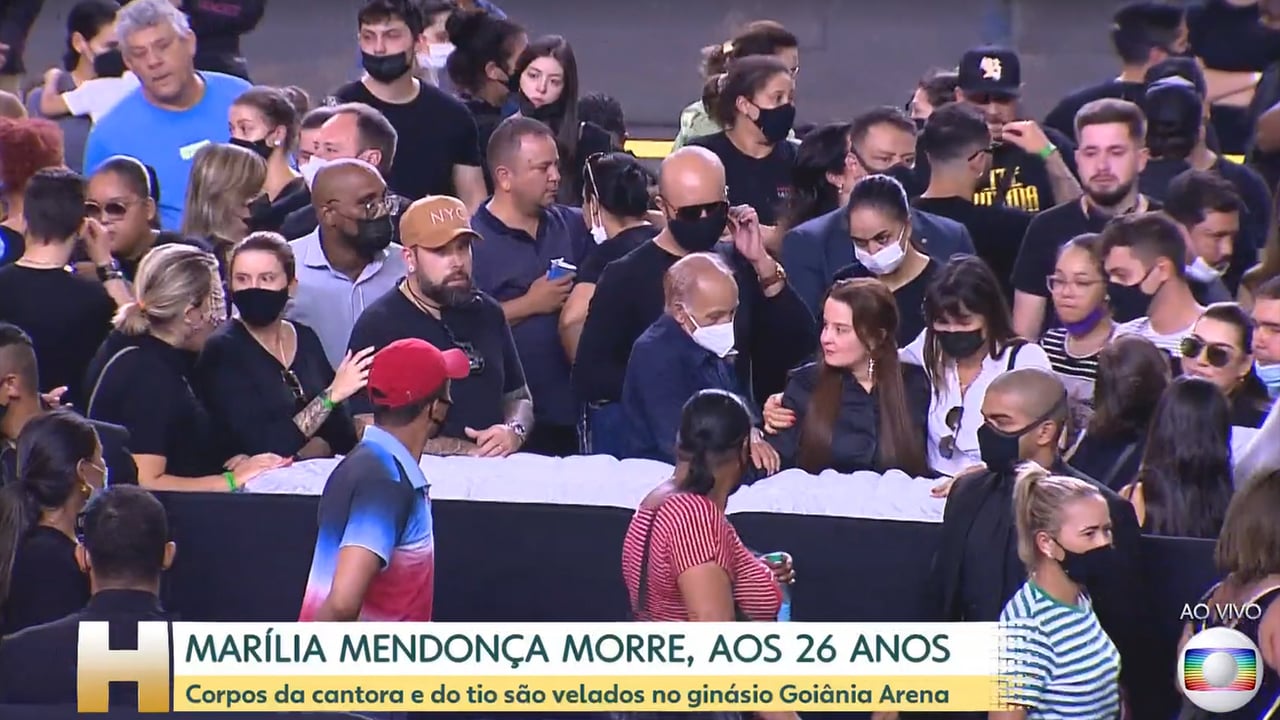 Amigos e familiares se despedem no velório de Marília Mendonça - Crédito: Reprodução / Globo