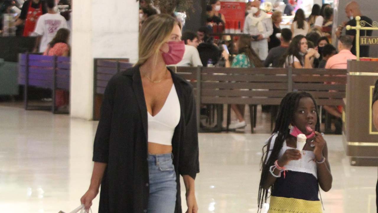 Giovanna Ewbank curte passeio com a filha e a mãe - Crédito: Adão / AgNews