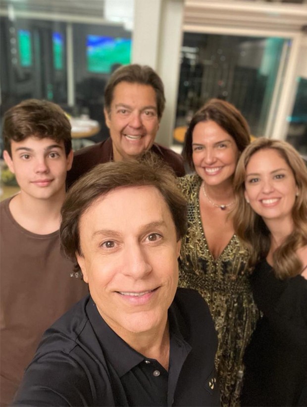 Faustão reúne amigos famosos - Crédito: Reprodução / Instagram