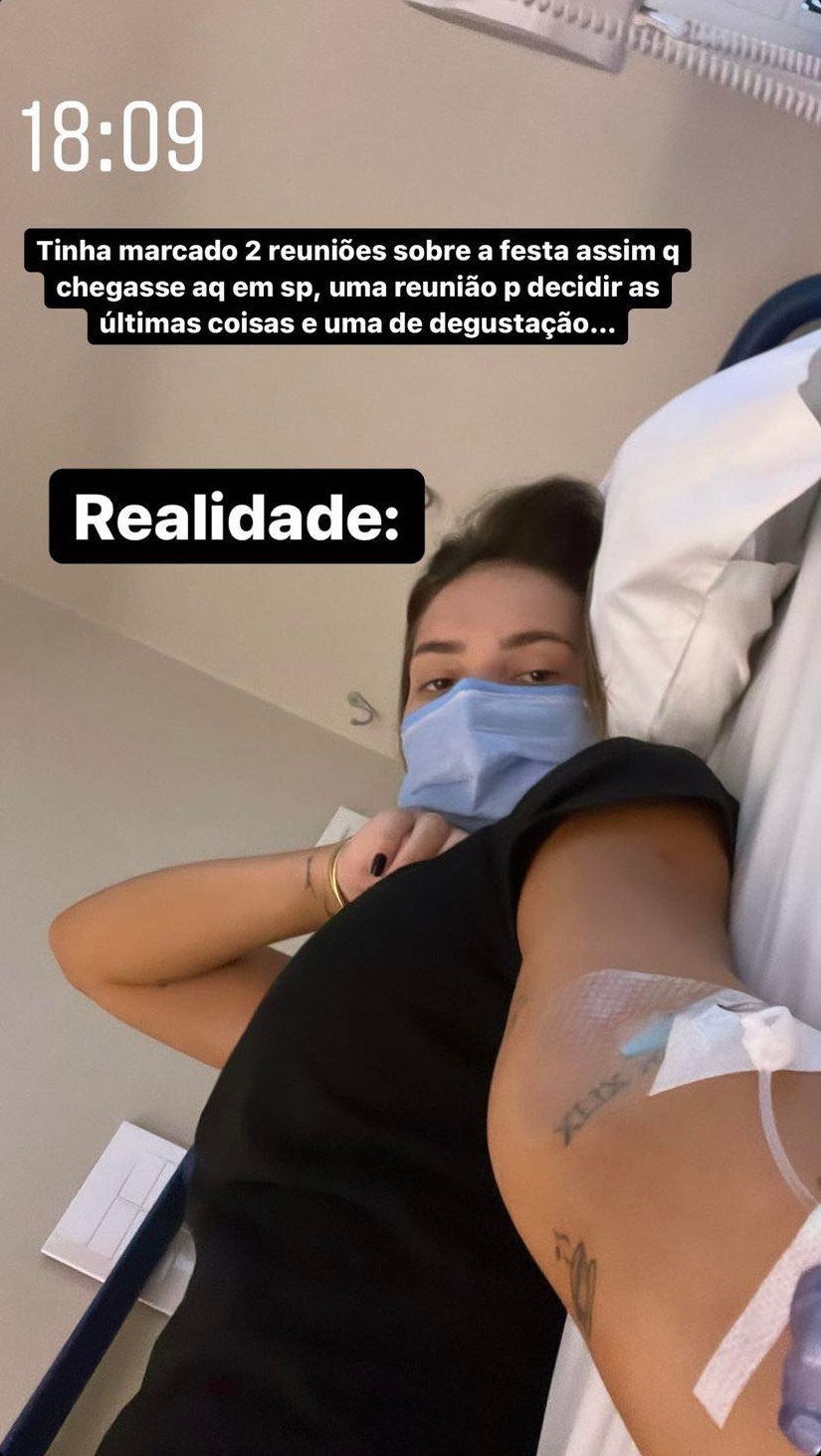 Virginia Fonseca é hospitalizada após passar mal em voo