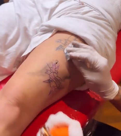Cleo faz nova tatuagem - Crédito: Reprodução / Instagram