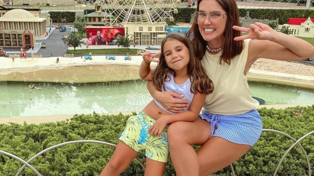 Deborah Secco e filha, Maria Flor