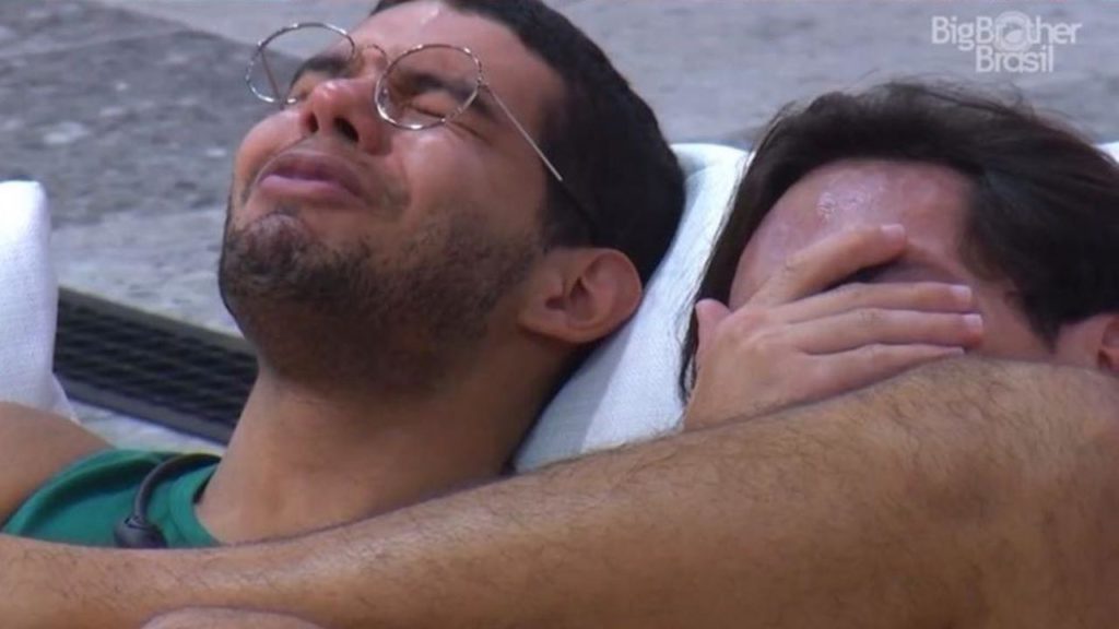 Vinicius e Eliezer choram no BBB 22 - Crédito: Reprodução / Globo