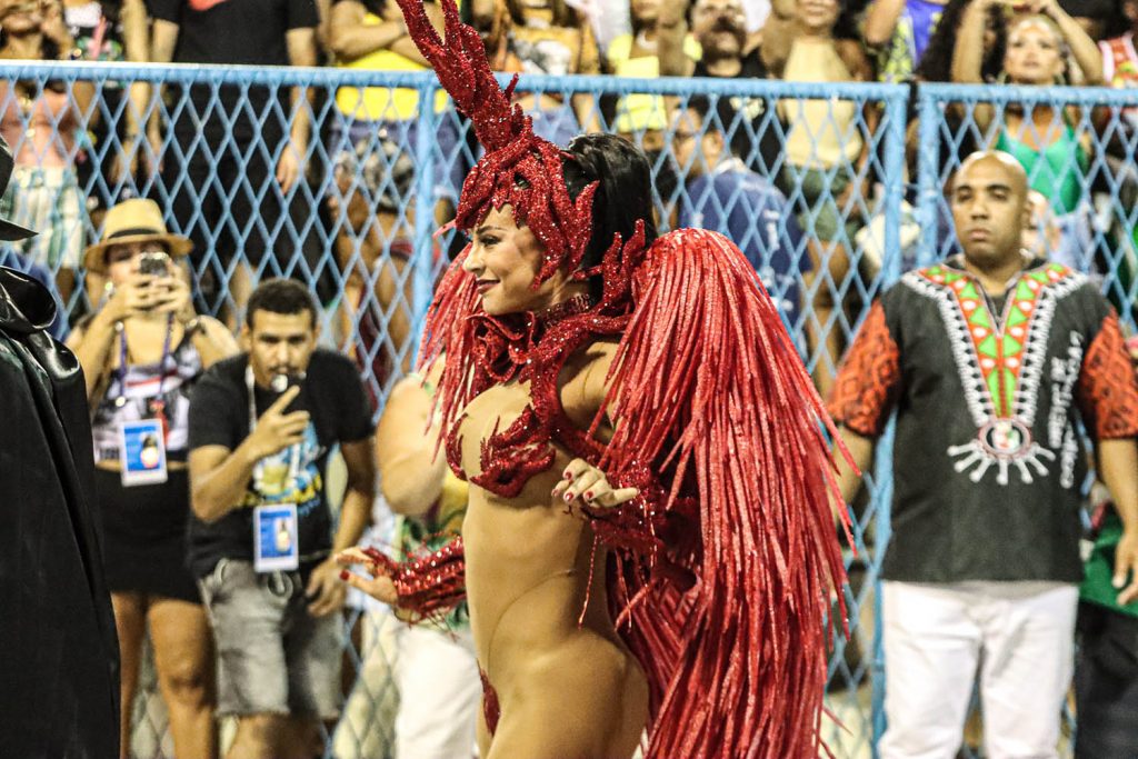 Paolla Oliveira no desfile da Grande Rio - Crédito: André Moreira e Graça Paes / AgNews