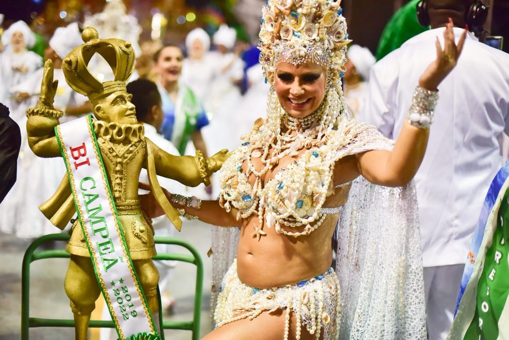 Viviane Araújo no desfile das campeãs - Crédito: Leo Franco / AgNews