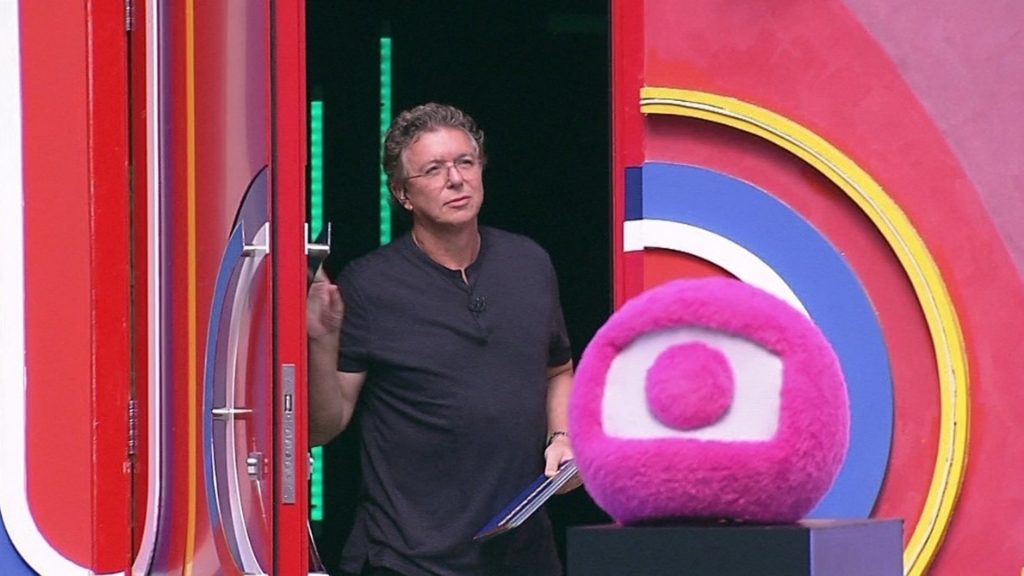 Boninho entra na casa do BBB 22