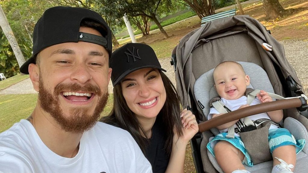 Fred e Bianca Andrade com o filho, Cris