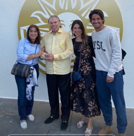 Iris Abravnel, Silvio Santos, Rebeca Abravanel e Alexandre Pato - Crédito: Reprodução / Instagram