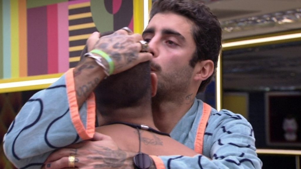 Pedro Scooby e Arthur Aguiar se desculpam no BBB 22 - Créditos: Reprodução / Globo