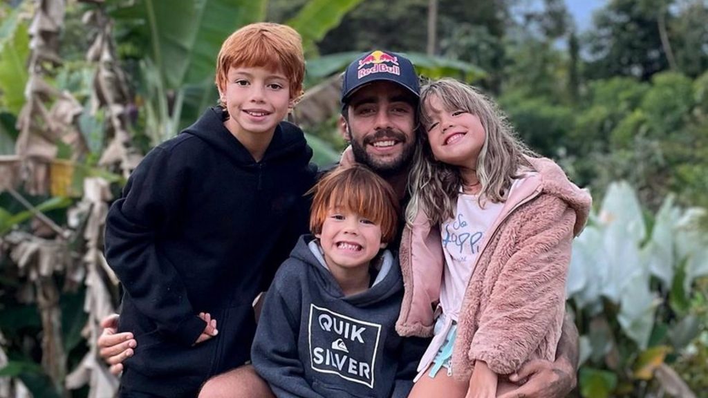 Pedro Scooby com os filhos, Dom, Ben e Liz (Reprodução/Instagram)