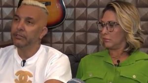Rogério e Claudia Baronesa durante o programa 'Domingo Espetacular' (Reprodução/Record TV)