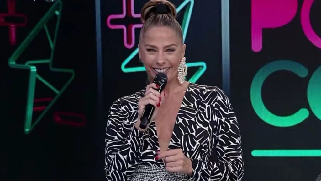 Adriane Galisteu durante apresentação do 'Power Couple' (Reprodução/Record TV)