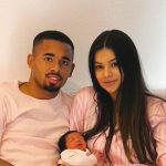 Gabriel Jesus, Raiane Lima e filha, Helena - Créditos: Reprodução/ Instagram