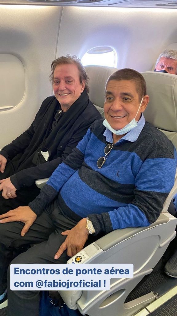 Zeca Pagodinho e Fábio Jr. posam juntos após encontro surpresa em avião - Créditos: Reprodução/ Instagram