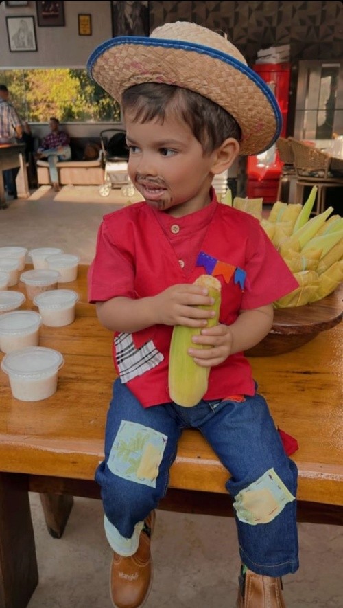 Leo, filho de Marília Mendonça na festa junina da avó, Dona Ruth (Reprodução/Instagram)