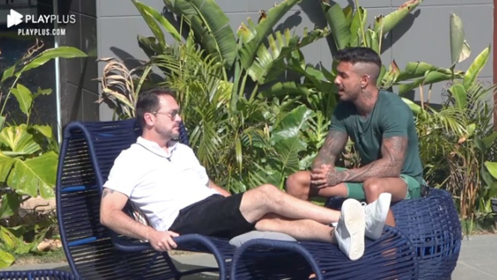 Albert e Matheus conversam sobre discussão no 'Power Couple' (Reprodução/PlayPlus)