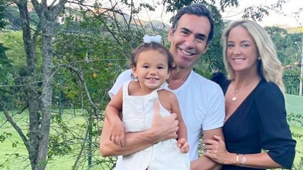 Cesar Tralli e Ticiane Pinheiro com a filha, Manuella