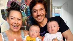 Fabiula Nascimento e Emílio Dantas com os filhos gêmeos, Roque e Raul (Reprodução/Instagram)