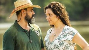 Alcides e Maria Bruaca em 'Pantanal'. Reprodução/Globo