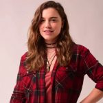 Alice Wegmann como Raissa em 'Rensga Hits!'. Foto: Gleik Suelbe/Globo