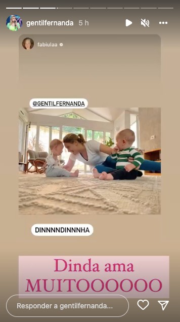 Fernanda Gentil surge brincando com os filhos gêmeos de Fabiula Nascimento (Reprodução/Instagram)