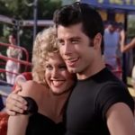 Olivia Newton-John e John Travolta em 'Grease' (Reprodução/YouTube)