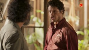 Tadeu (José Loreto) discute com José Leôncio e é humilhado pelo pai , em ‘Pantanal’ — Foto: Globo