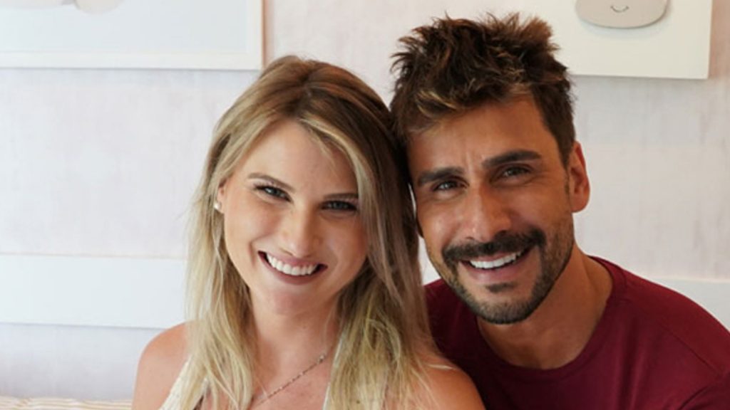 Julio Rocha e a esposa, Karoline Kleine (Reprodução/Instagram)