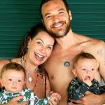 Fabiula Nascimento e Emílio Dantas com os filhos gêmeos, Roque e Raul (Reprodução/Instagram)