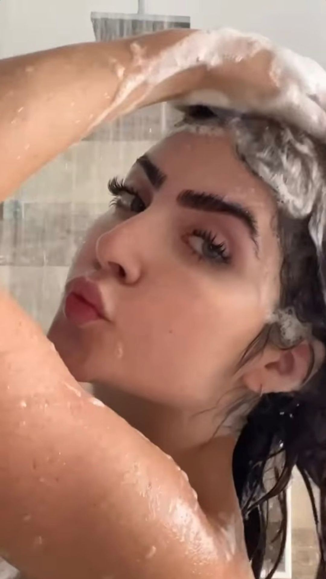 Jade Picon no banho (Reprodução/Instagram)