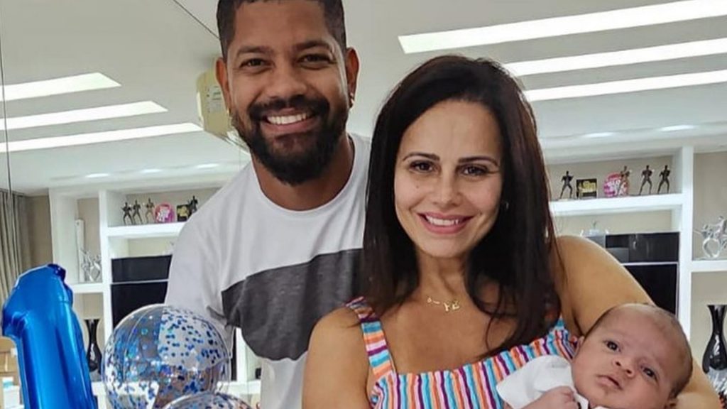 Viviane Araújo e Guilherme Militão com o filho, Joaquim (Reprodução/Instagram)