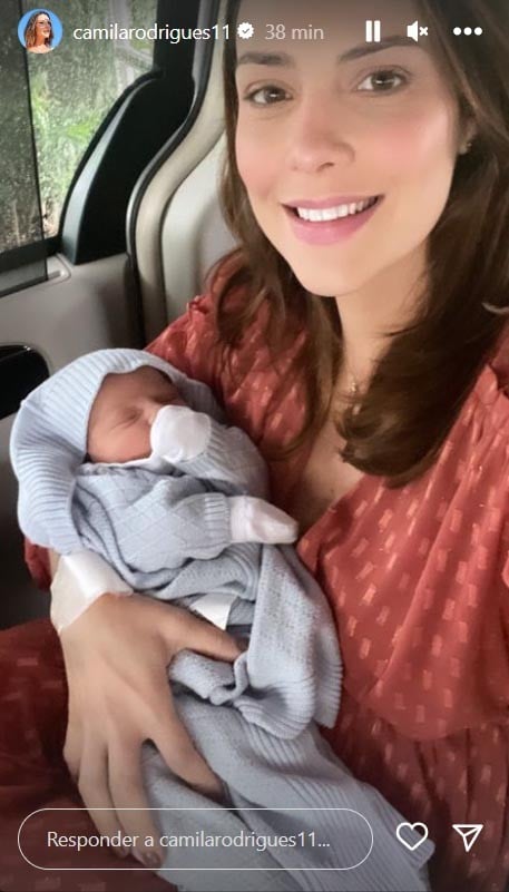 Camila Rodrigues deixa a maternidade com o filho, Bernardo (Reprodução/Instagram)