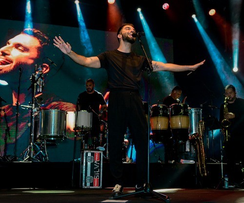 Cantor Silva em show no Rio de Janeiro (Créditos: Webert Belicio/AgNews)