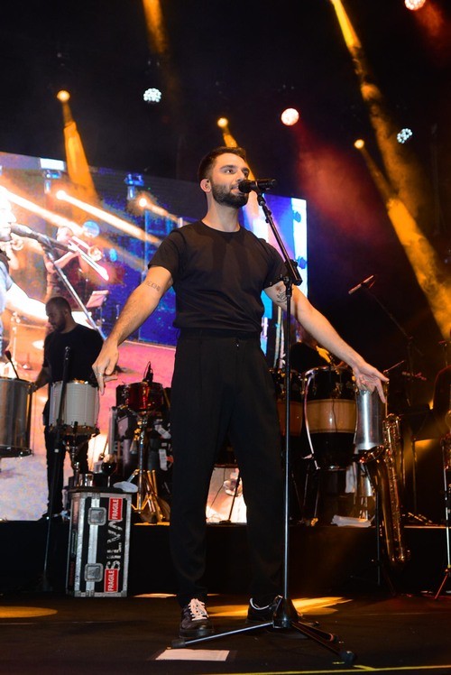 Cantor Silva em show no Rio de Janeiro (Créditos: Webert Belicio/AgNews)