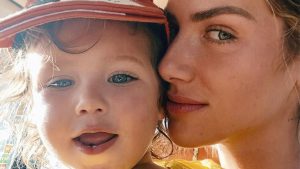 Giovanna Ewbank e o filho caçula, Zyan (Reprodução/Instagram)