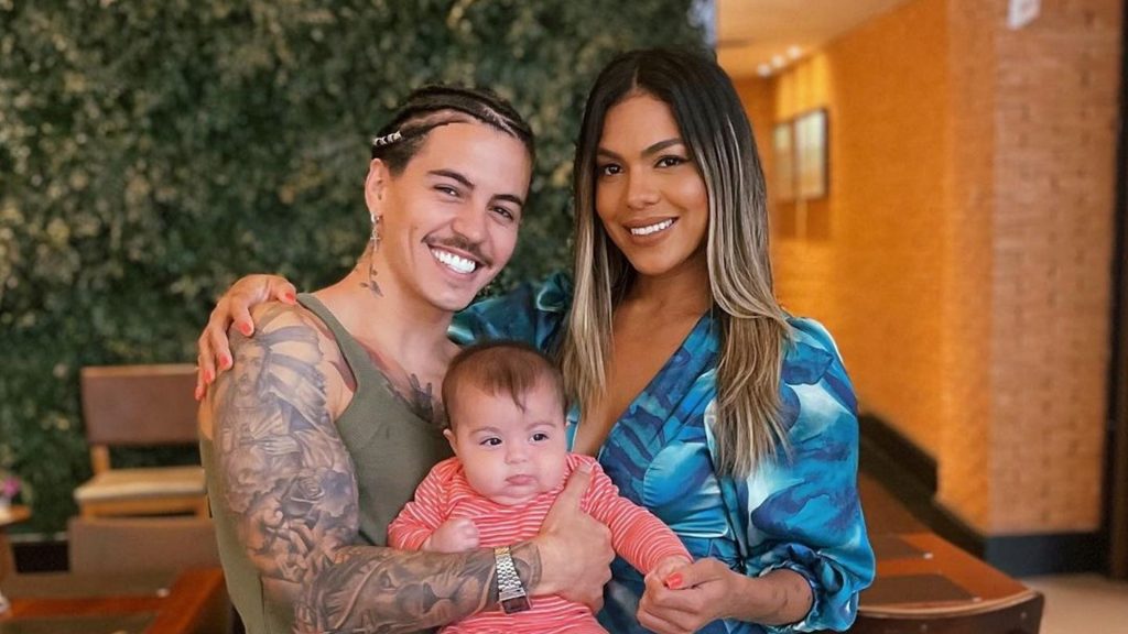 Biel e Tays Reis com a filha, Pietra