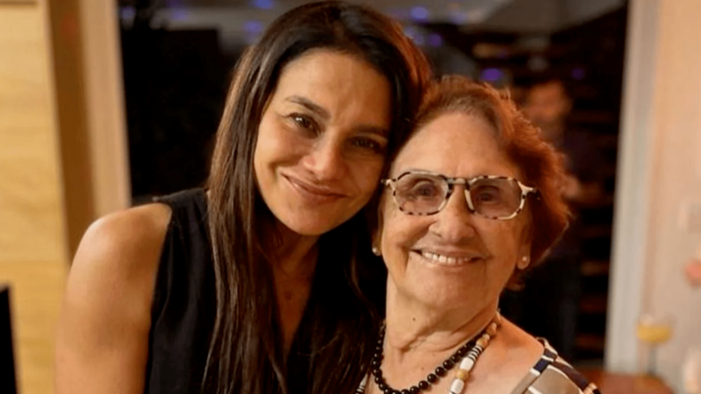 Dira Paes e a mãe, Flor