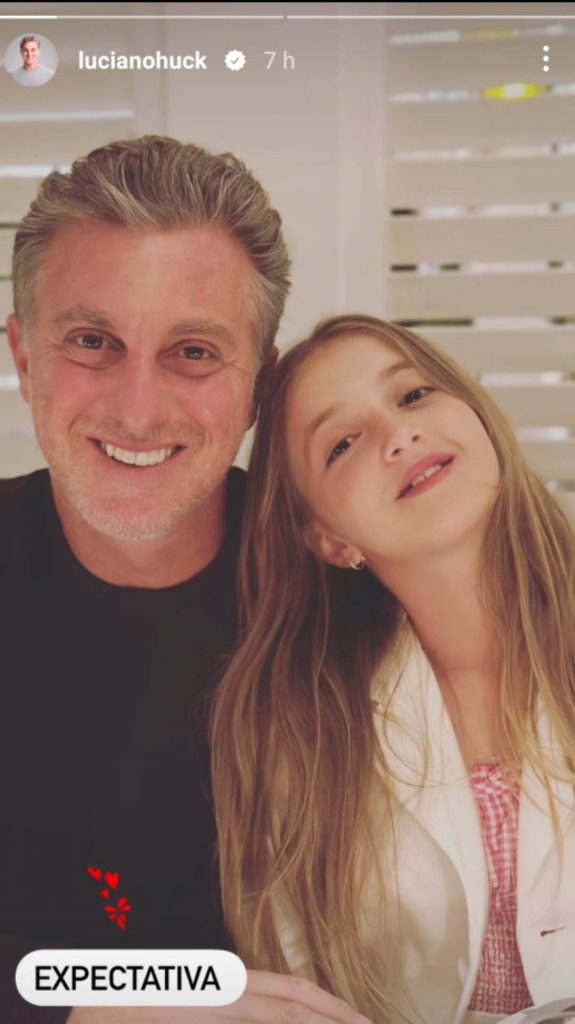 Filha de Luciano Huck surge em fotos inéditas e beleza impressiona