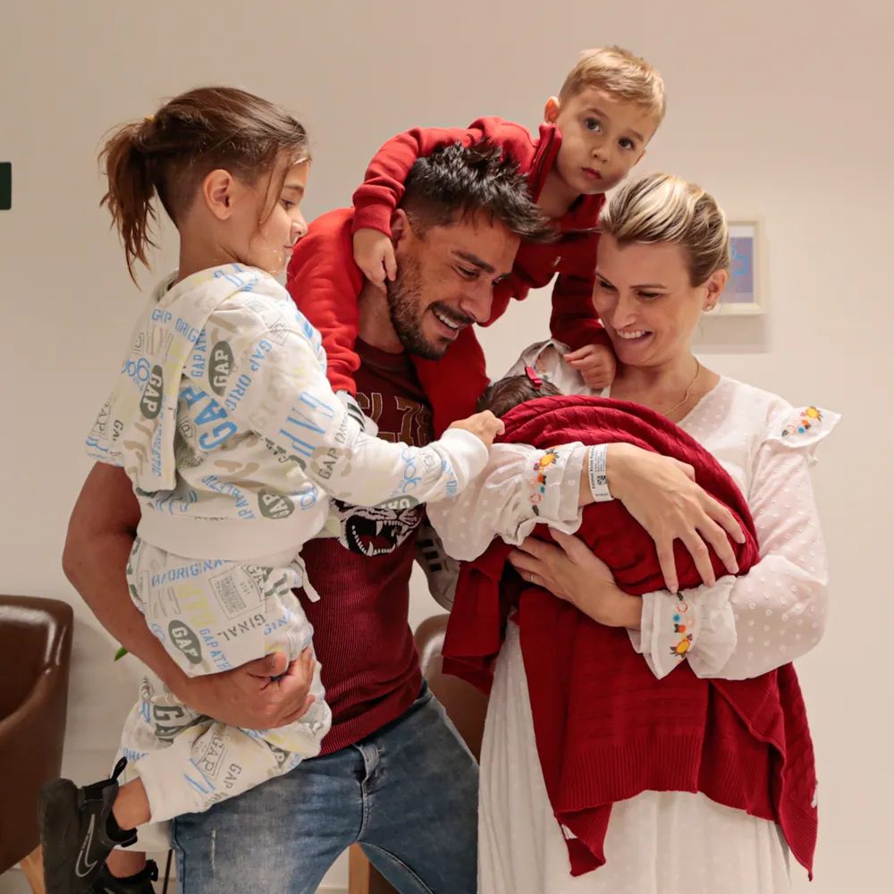 Julio Rocha e sua família completa - Reprodução/AgNews