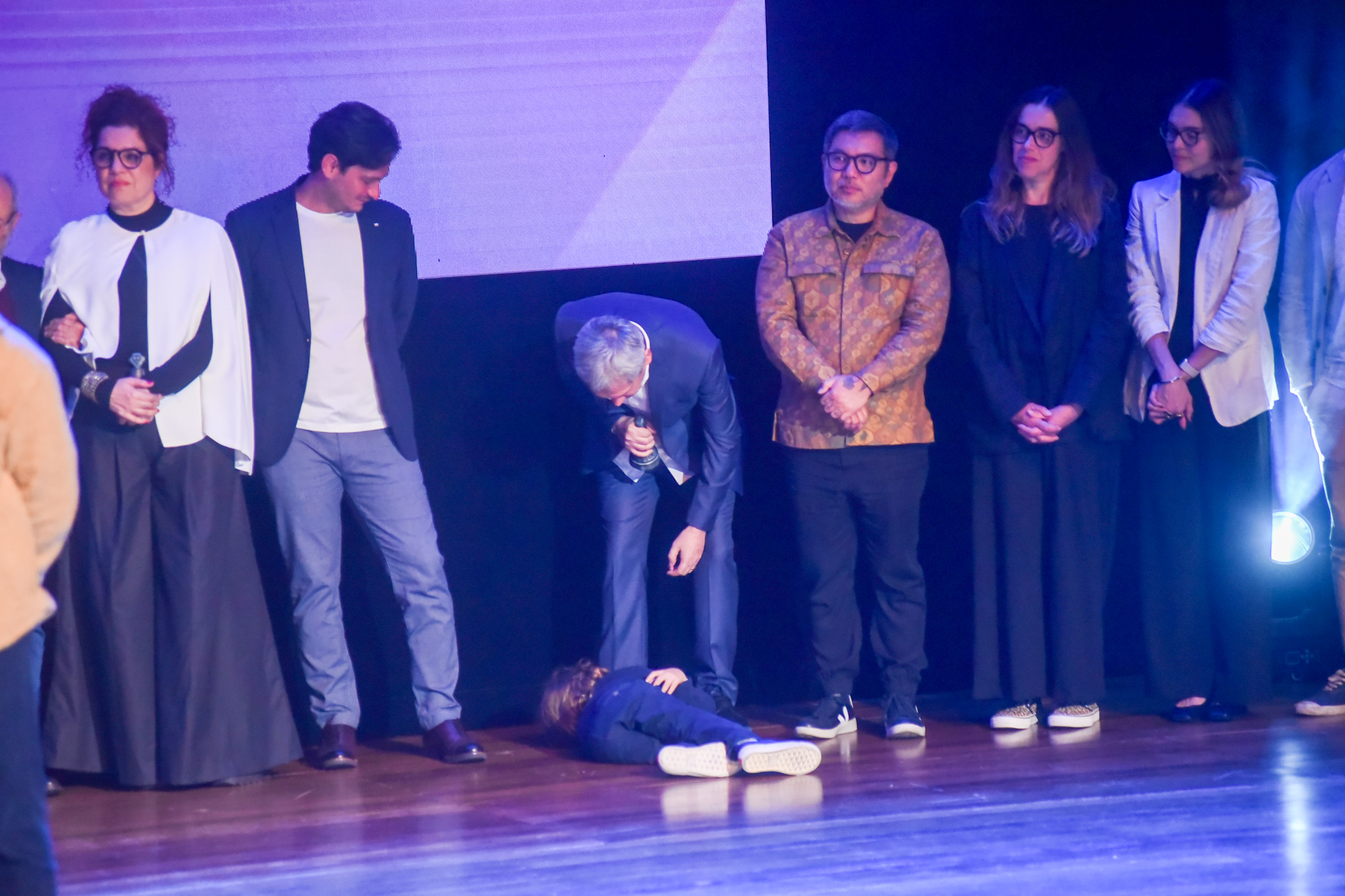 Filho do discretíssimo Serginho Groisman invade palco de premiação e protagoniza cenas hilárias - AgNews/Marcelo 
