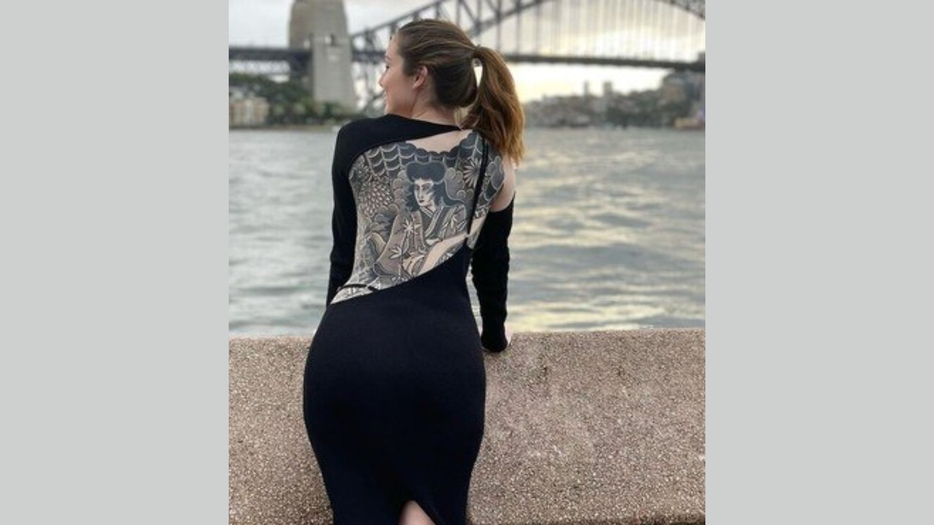 Alexandra Cornish de costas - Reprodução/Instagram